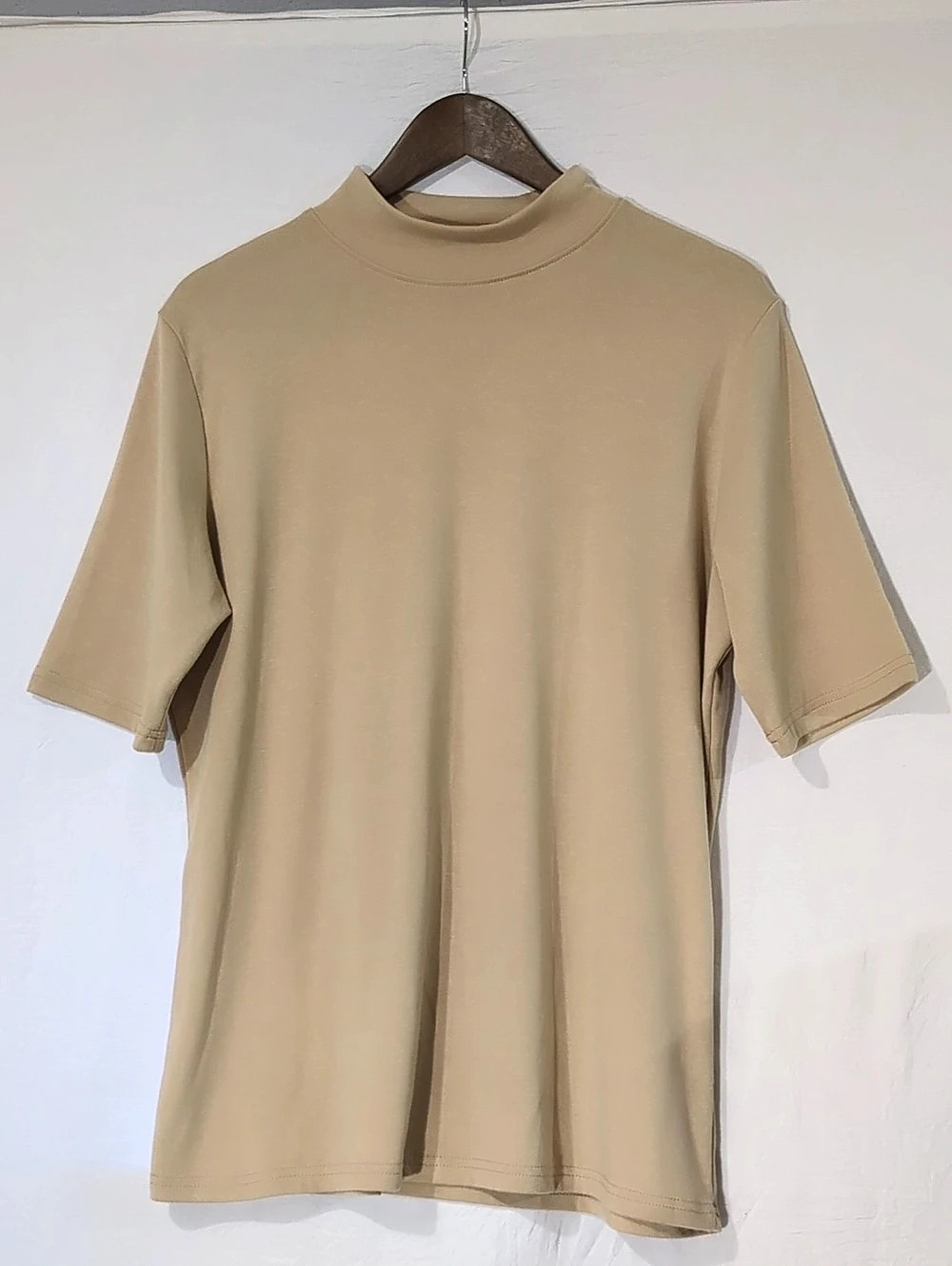Mock Neck Short Sleeve Top Like New, L/XL